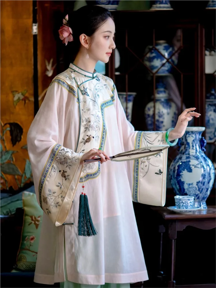 

A new jacquard heavy-duty stand-up collar and ruyi embroidery Qing Han Dynasty women's slanted robe
