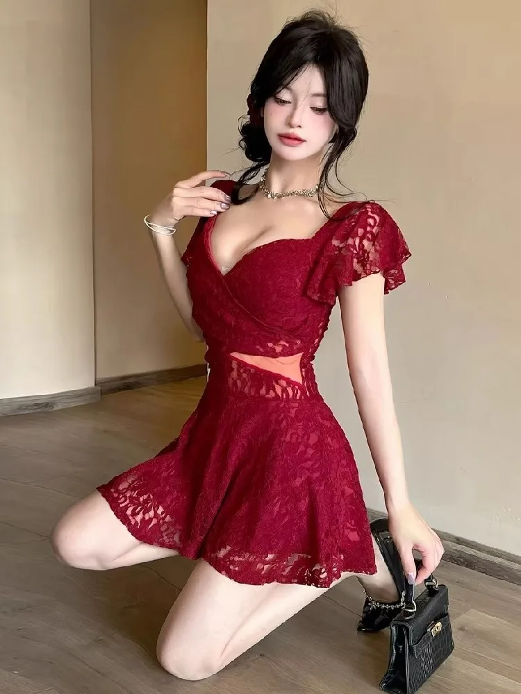 Mini abito francese sexy in pizzo da donna taglio basso manica volante scava fuori vita abiti a trapezio eleganti night club Y2k abiti