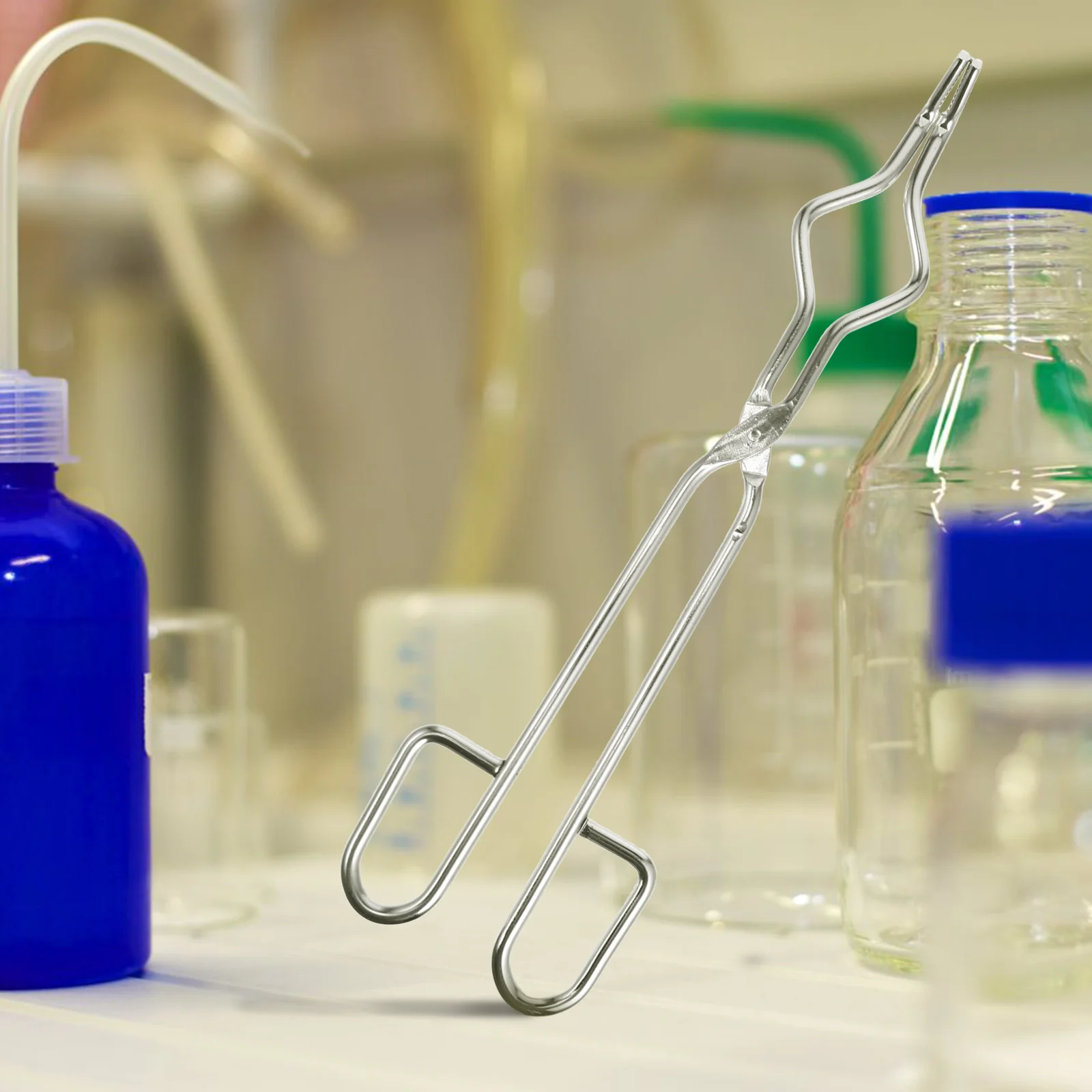 قارورة سلكية، ملحقات كيميائية حيوية، مفكات من الفولاذ المقاوم للصدأ، مختبر فضي