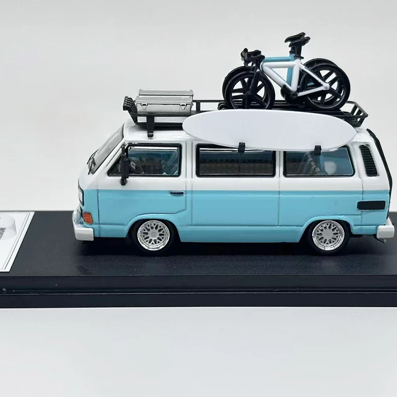 Model samochodu Volkswagen T3 Van w skali 1/64, metalowy model VW T3 z elementami rowerowymi, model kampera, zabawka kolekcjonerska, ozdoba.
