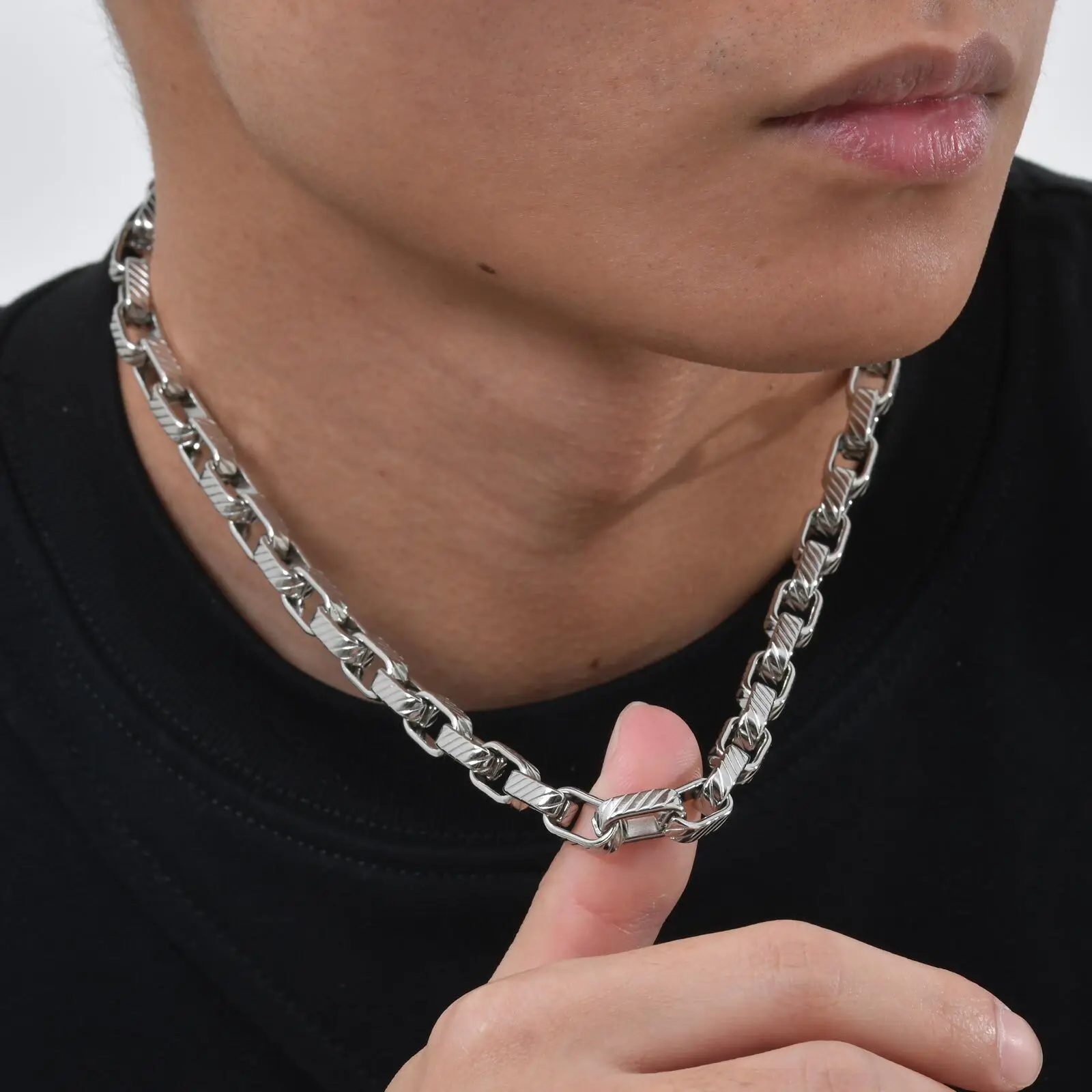 Thumbnail 3 - #33 Best Chunky Chain Necklaces to Buy In 2026