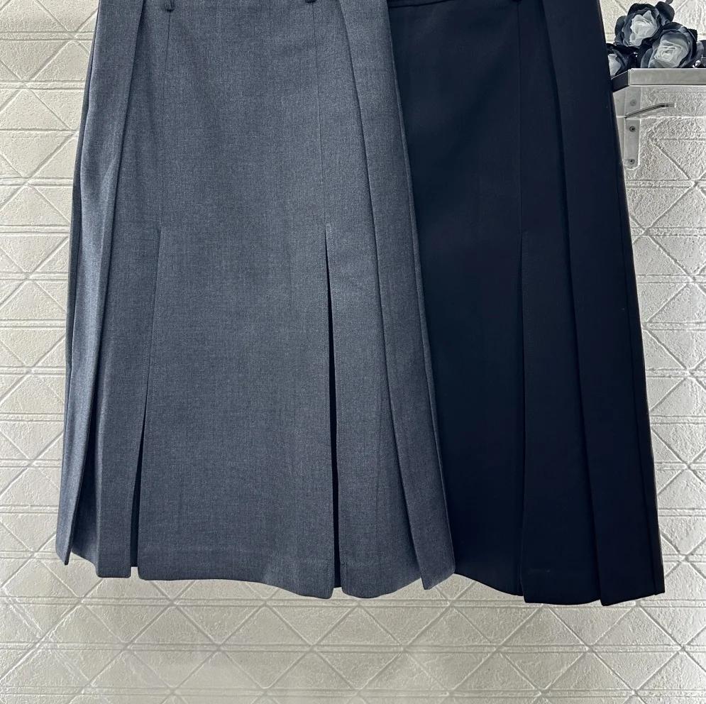 Nuevo elegante, moderno, minimalista Logo longitud media plisado cintura alta A-line media falda ropa de mujer