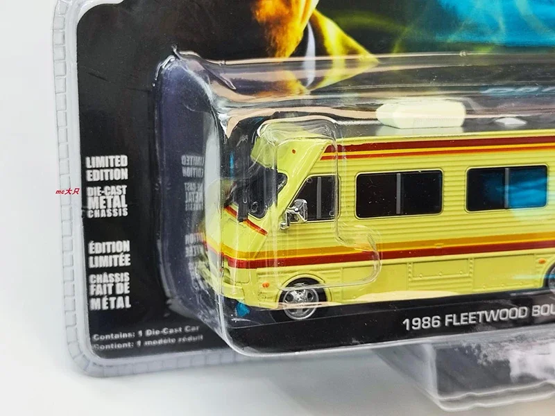 Diecast 1:64 Scale 1986 Fleetwood Bounder RV Yellow Bus Wagon