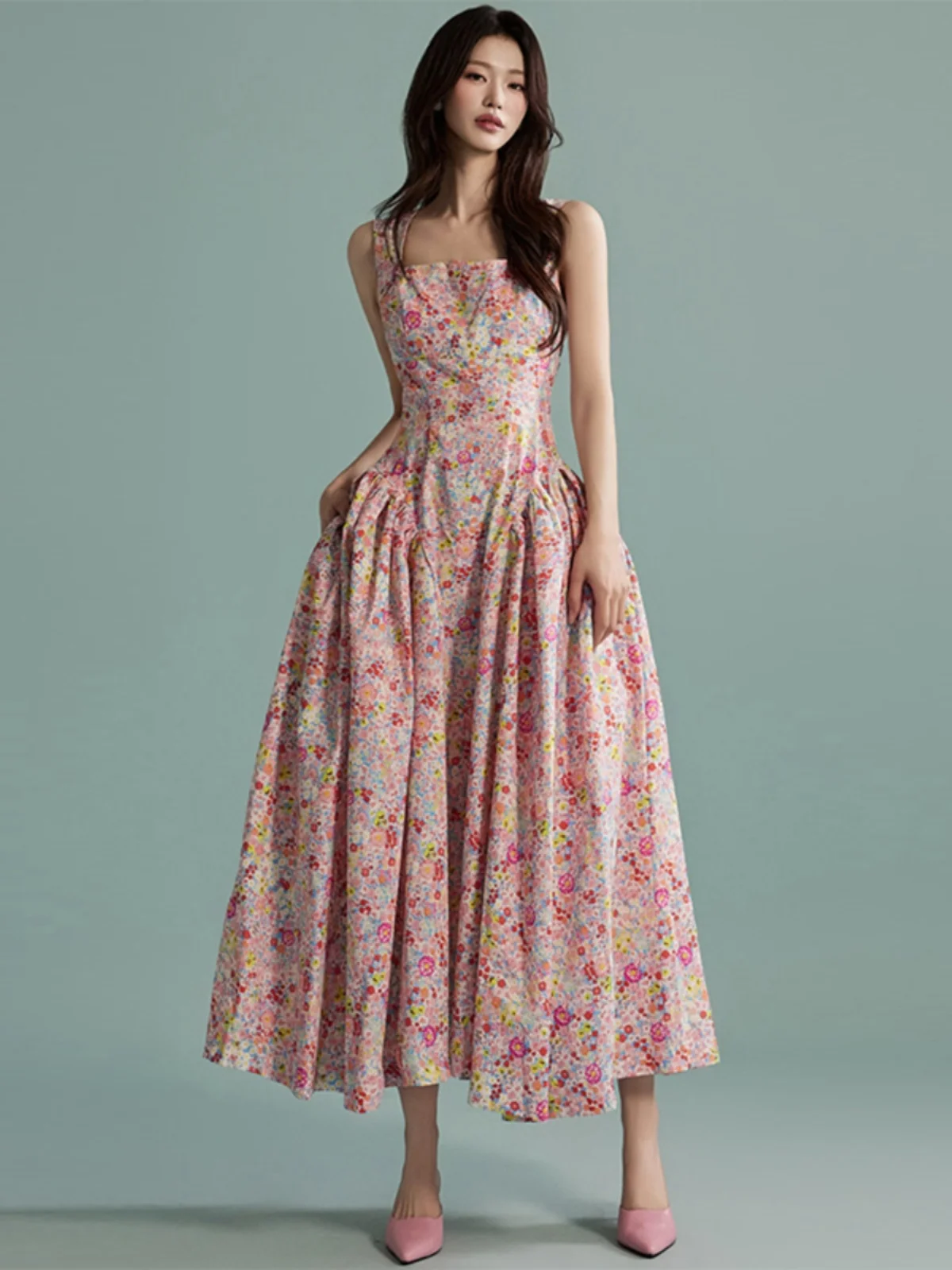 

Элегантное платье-миди с цветочным принтом, широкими бретелями, квадратным вырезом, хлопковое, с завышенной талией, А-силуэт, юбка миди.