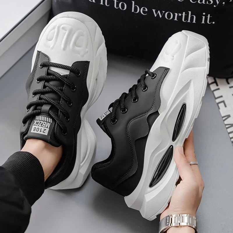 أحذية رجالية ربيعية قابلة للتنفس 2025 أحذية رياضية غير رسمية للشباب بطراز جديد، أحذية عصرية متعددة الاستخدامات بنعل سميك ونعل سميك للأب