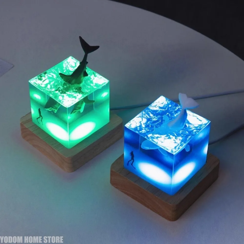 Luz Nocturna Decorativa de 5cm con Figura de Buzo y Ballena, Regalo de Resina Epoxi, Decoración con Figuras de Buzo y Tiburón Oceánicos, Luz Nocturna LED para Decoración del Hogar