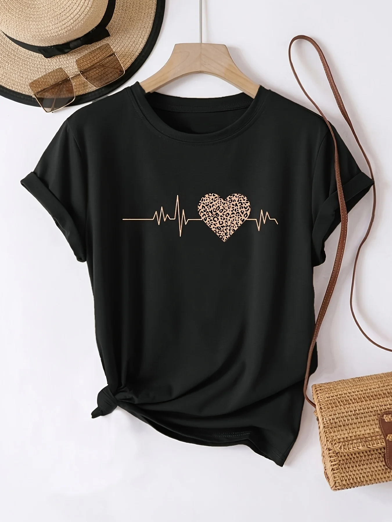 

Women'S Casual Crew Neck Short Sleeve T-Shirt with Leopard Heart Print Casual Wear Leopard Print Top Ladies T Shirts