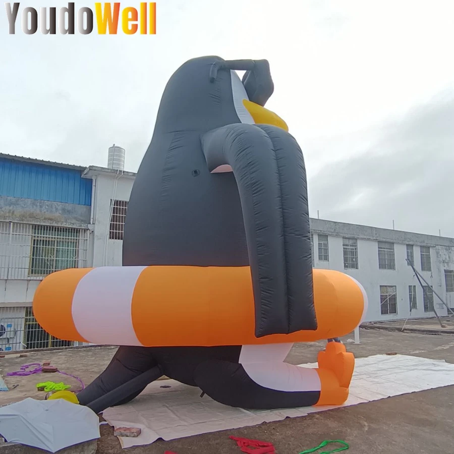 Elastic animal -shaped penguin wearing swimming ring model