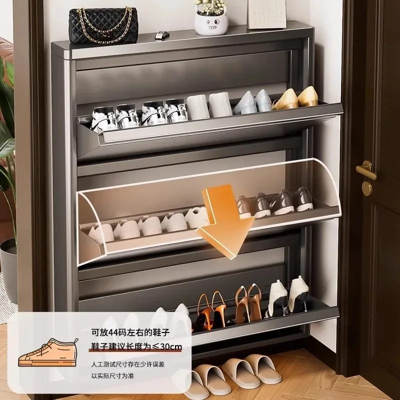 Steel household entrance is very small and narrow, and the shoe rack is against the wall to enter the entrance.