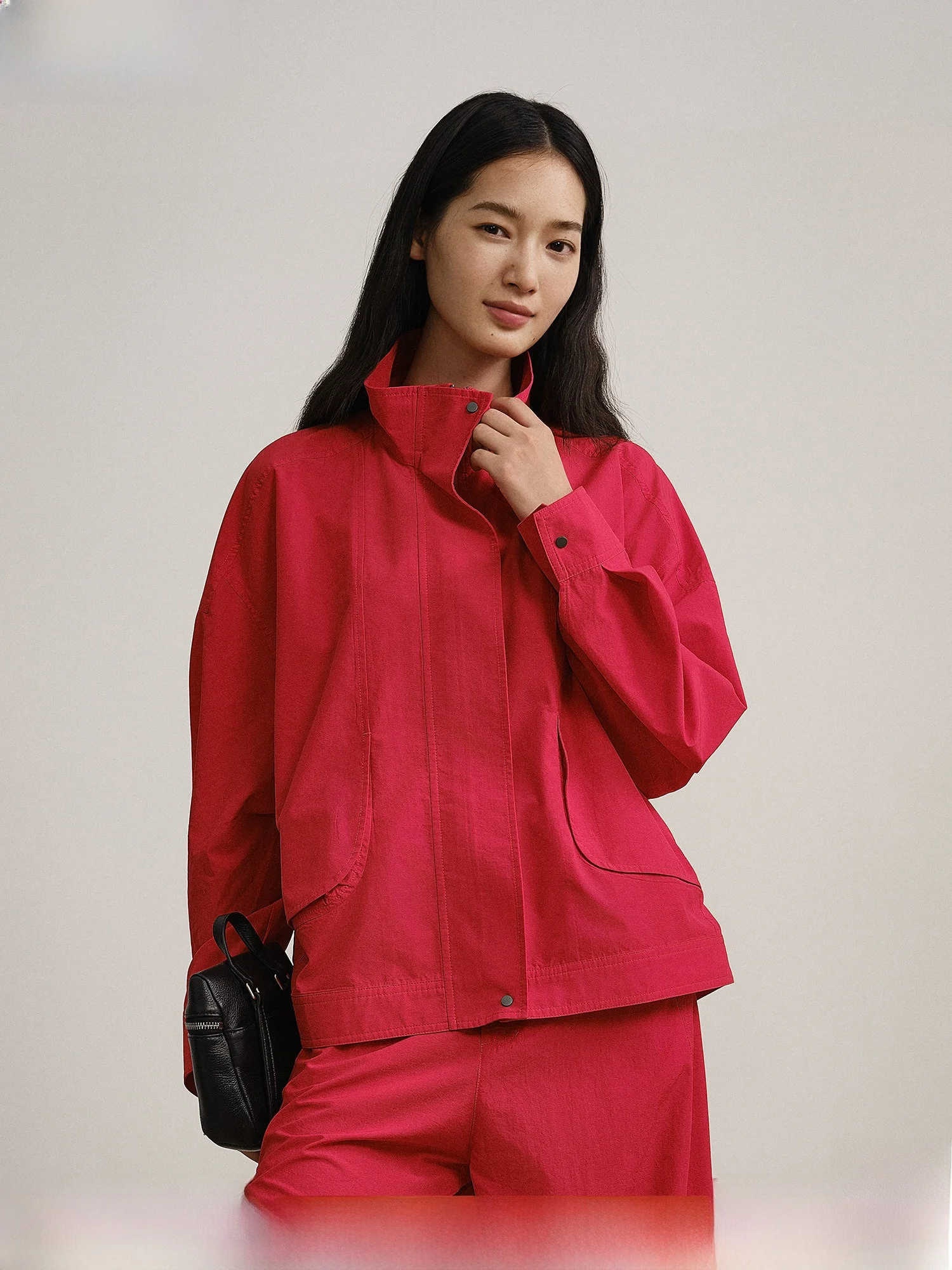 

Повседневная модная куртка с воротником-стойкой для женщин, красная, ветрозащитная, удобная, весна 2026, для отдыха, верхняя одежда ZK. УЛЕР