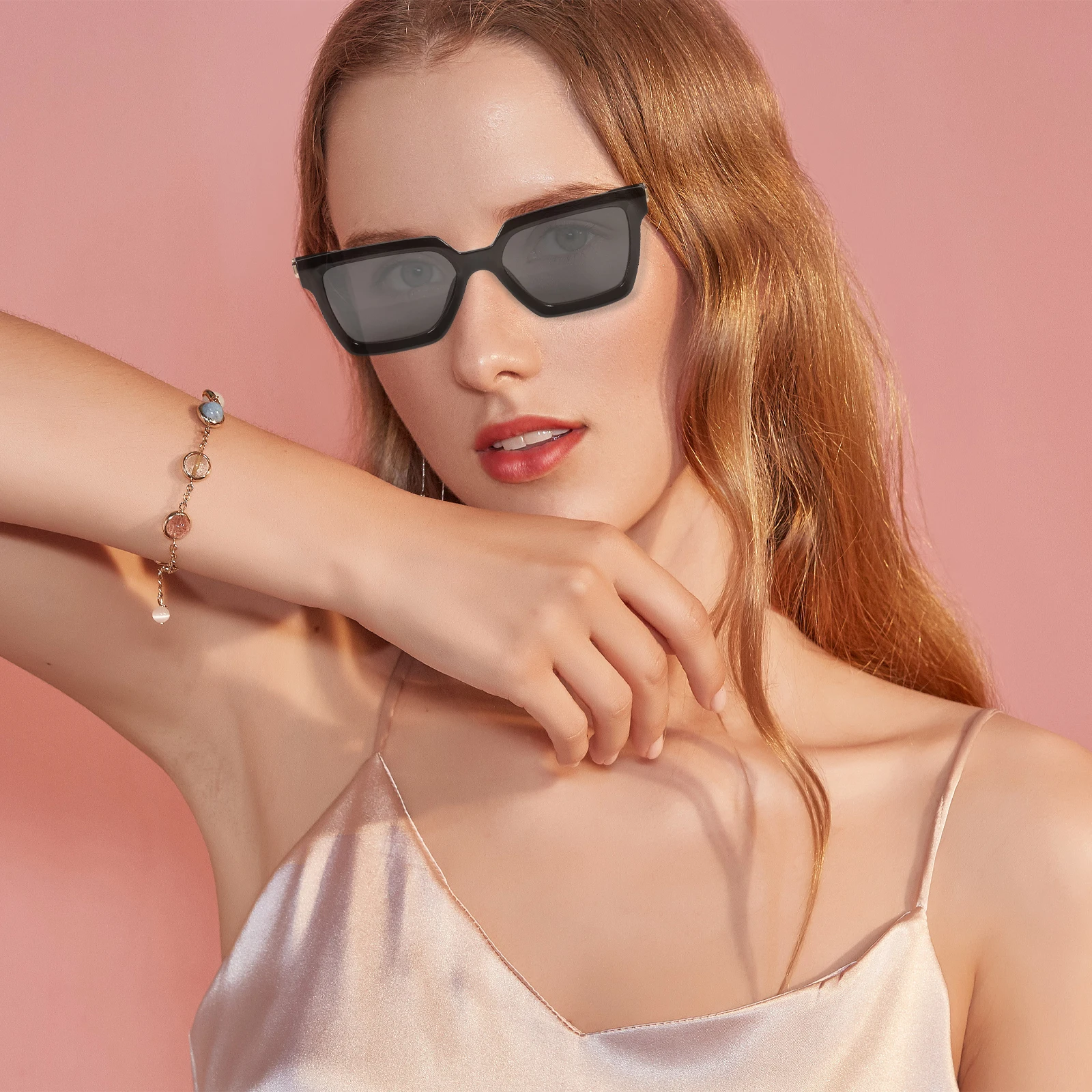 

Stylish Metal Temple Sunglasses for Women Heart Shape Trendy Beach Fashion Outdoor Accessories Party Festival Gift UV Protection