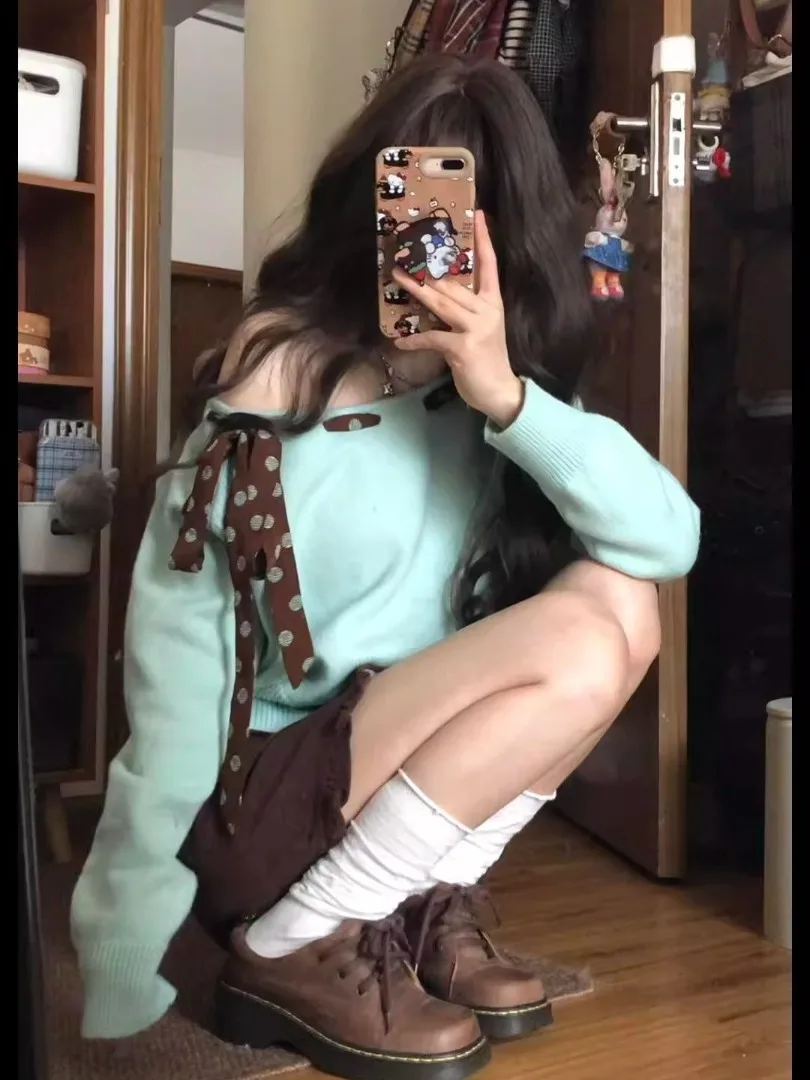 

Korean Early Autumn Ele Milk een One-oulder Polka Dot Bow Tie Knitted Sweater Women's Design Sensation oulder Expos...