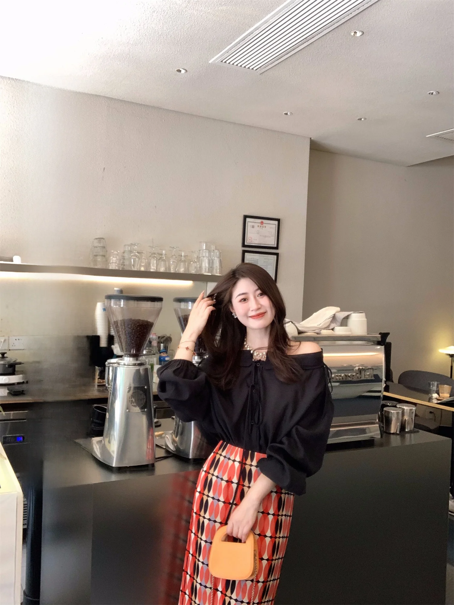 

Летний топ с длинным рукавом, кружевной отделкой, рукавами-фонариками, открытым плечом и милым узлом, женский повседневный топ