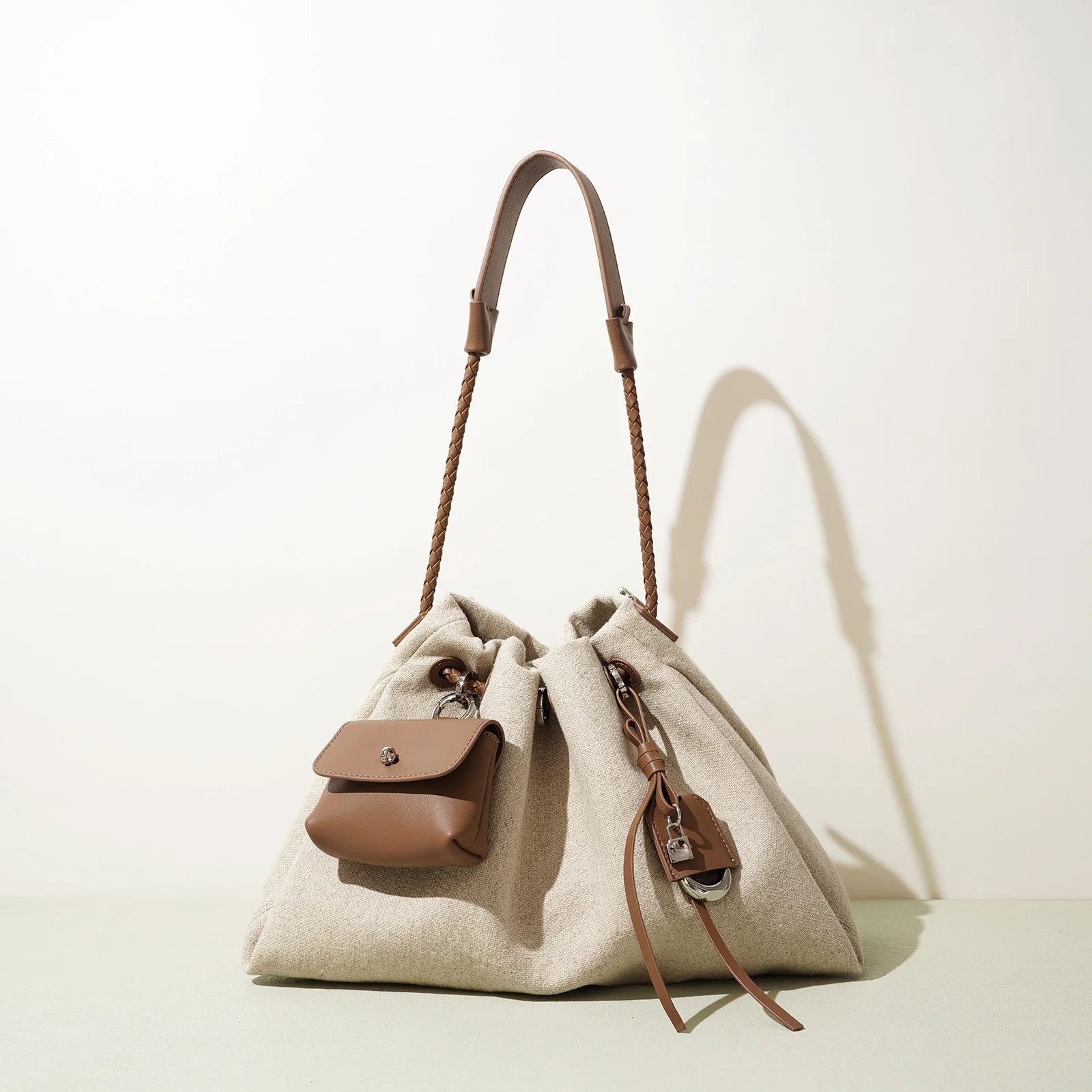 

Spring 2026 New Cloud-Shaped Fashion Linen Shoulder Crossbody Bag Simple Versatile High-End Sensation Drawstring Leather Handbag