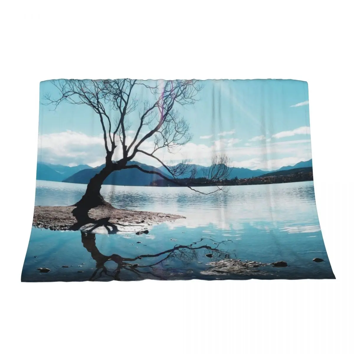 

Reflection of that Wanaka Tree Throw Blanket Fashion Sofas anime Cute for winter Blankets