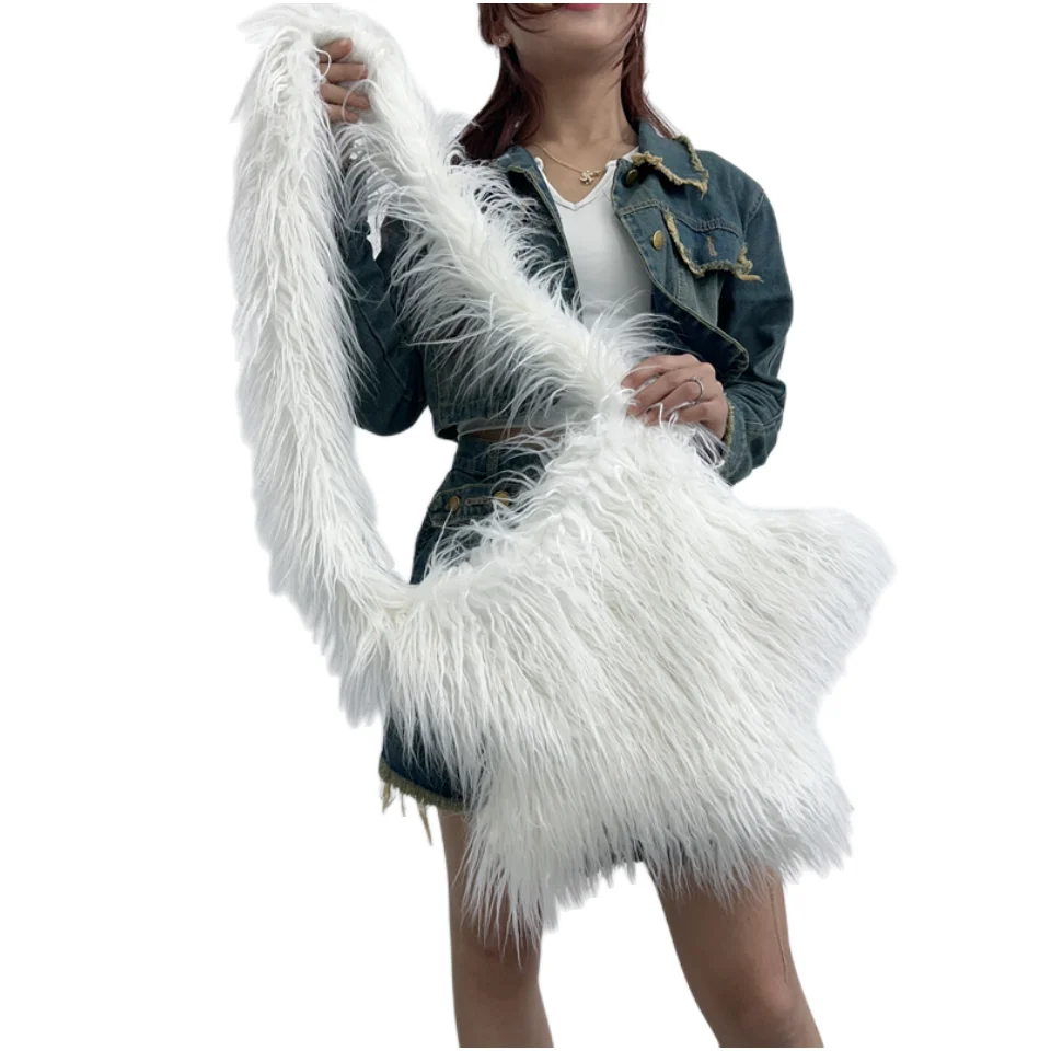 Mulheres Bolsa Star Shape Fluffy 2022 Outono Inverno Street Style Bolsa de Ombro Pures e Bolsa Crossbody Furry Fur Girls Bag