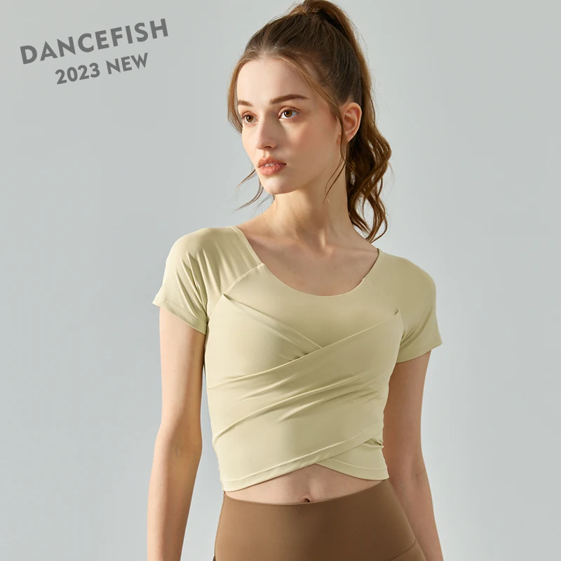 

DANCEFISH 2023 Women Unique Cross Pleating Slim Thin Short Top Fixed Pads Daily Wear Sport Fitness Yoga T Shirt