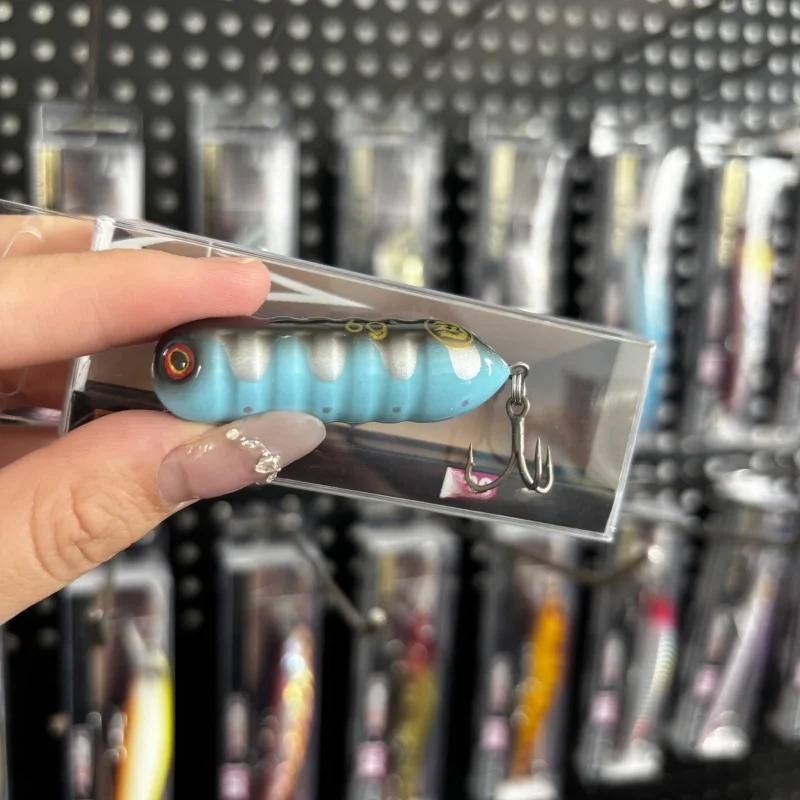 

Specification: 50mm, 6.0g, automatic zigzag dog, simulated caterpillar, surface stream fly fishing lure B154