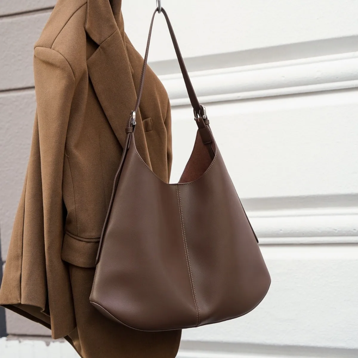 

Сумка-тоут большой вместимости, новая женская сумка для мамы 2025 года, повседневная нишевая модная сумка через плечо Tide