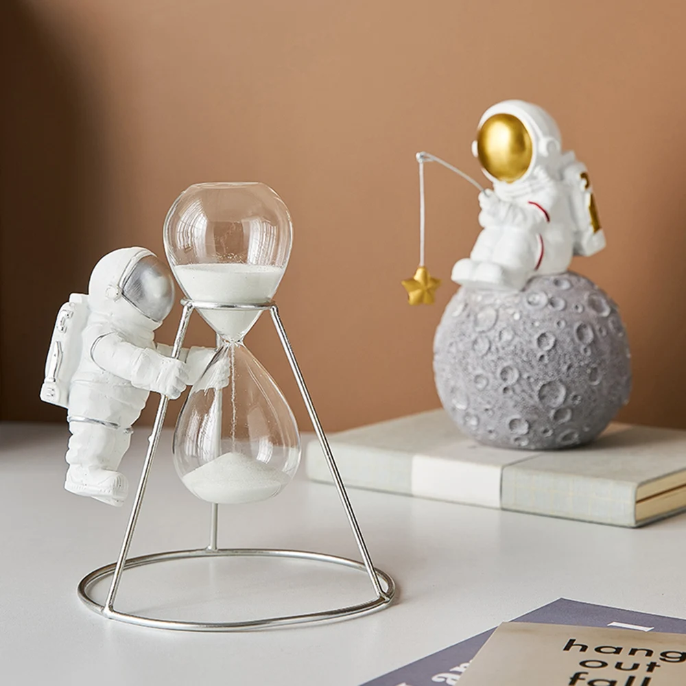 Lovely Decoration Astronaut Model Resin Small Ornaments Home Modern Room Desktop Decoration Ornaments Gift for Boyfriend