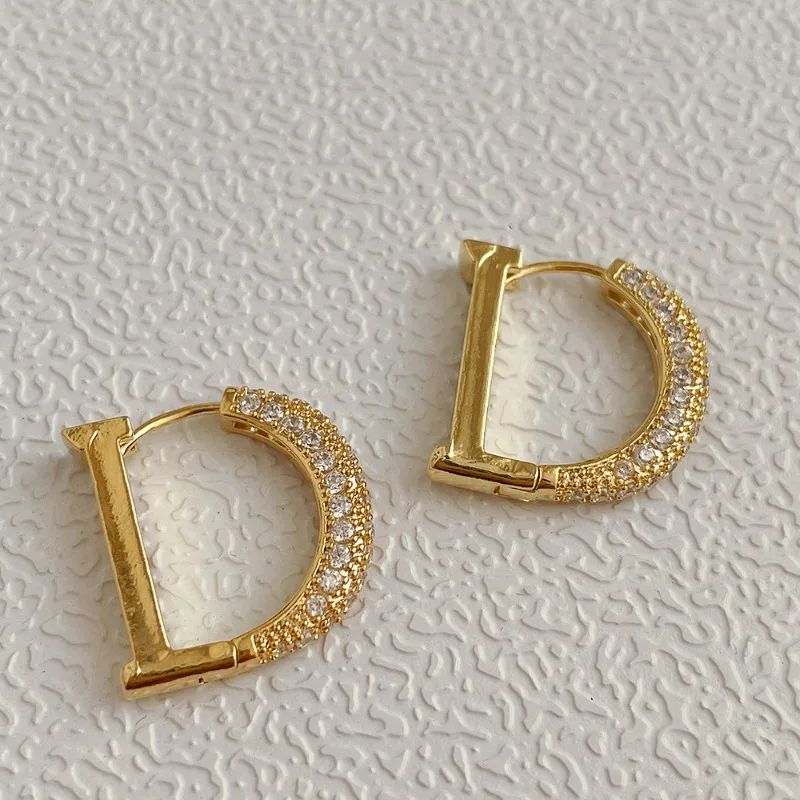 New 2024  Fashionable Letter D Earrings for Women Luxury Elegant Delicate Gold Color Small Earrings Party Jewelry Gift Jewelry