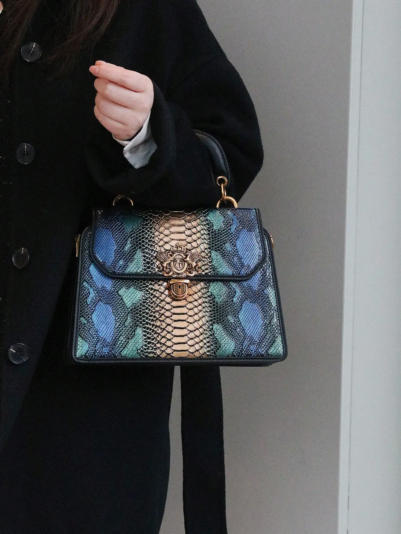 High-end Customized 2025 New Retro Women's Bag, Fashion Trend Heavy Industry Luxury Blue Gold Snake Pattern Lock Handbag Mature view 6