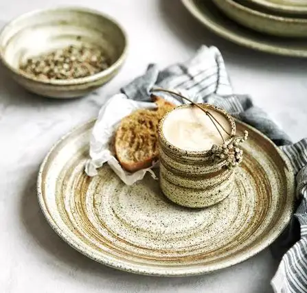 Japanese Style Retro Ceramic Rice Bowl Round Dish Dinner Plate Tableware Swallow Salad Food Plate Wholesale RUST Dish