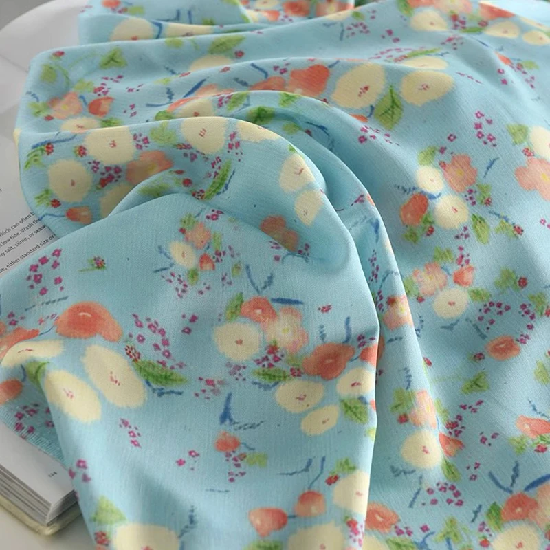 

Приятная для кожи мягкая ткань из искусственного шелка с небольшим цветочным принтом синего цвета, идеально подходит для летней одежды своими руками, платья шириной 145 см, 210 г/м R529