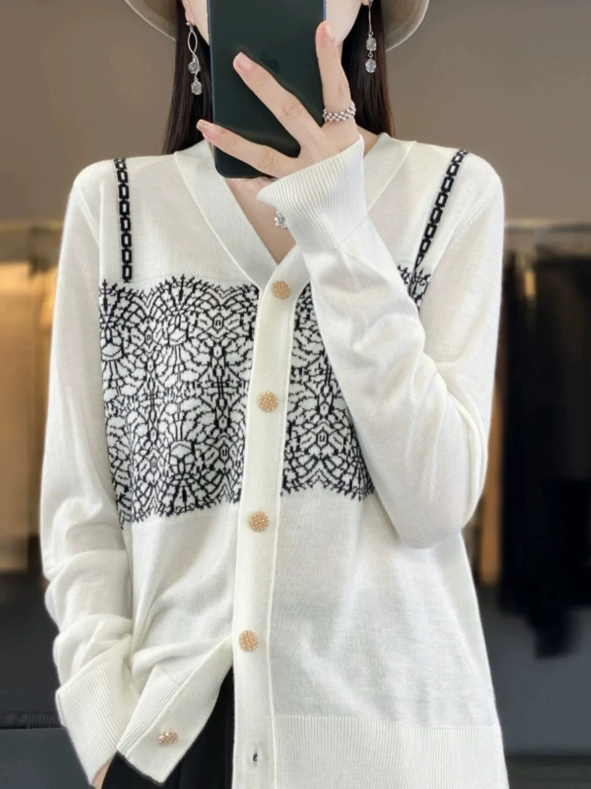 

2023 Autumn Winter Women's V-Ne Bead Design Woolen Knitted Open Cardigan Slimming Versatile Simple Base Layer Top