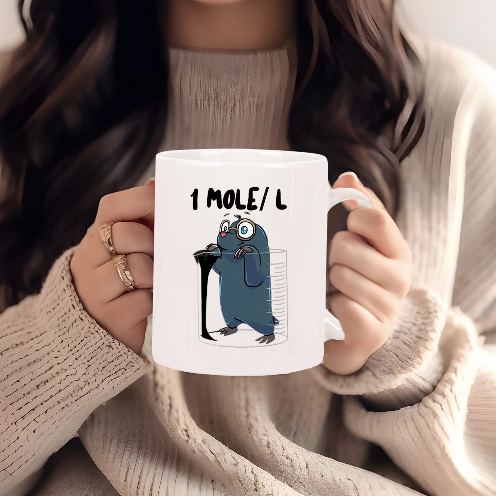 1 Mole/L Science Humor Ceramic Mug - Cute Mole in Beaker Design, Insulating White Coffee Cup for Chemistry Enthusiasts & Student