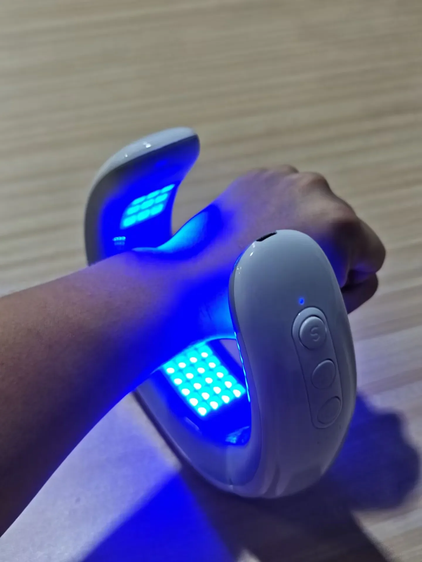 

Массажер для шеи Устройство для облегчения боли в шее снимает усталость плеч Инфракрасный нагрев