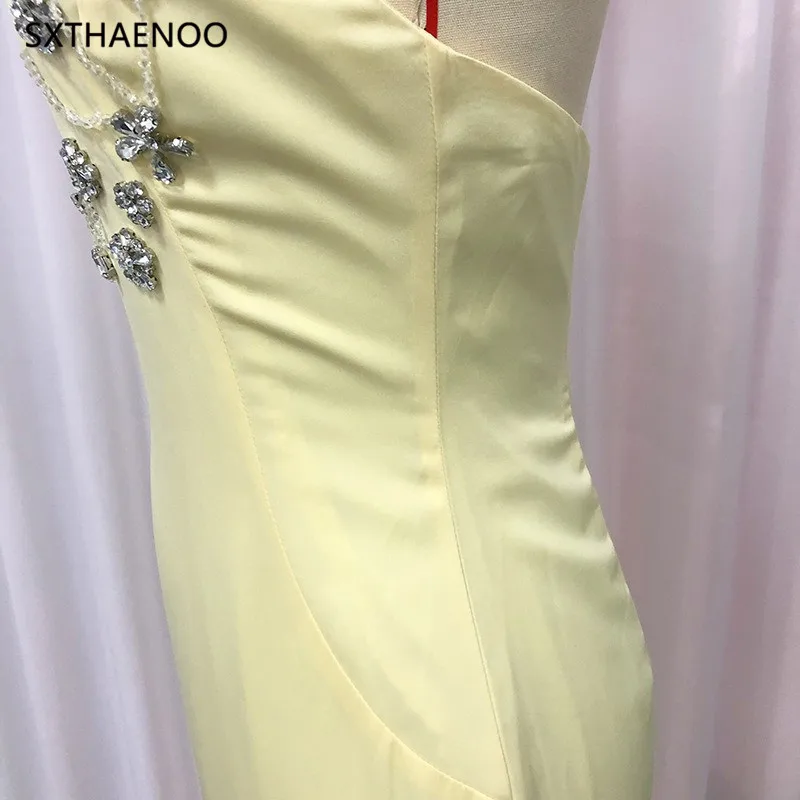 เดรสยาวหรูหราประดับลูกปัดทรงเข้ารูปสำหรับผู้หญิง สายคล้องคอ เปิดหลัง ทรงเสื้อคลุม ดีไซน์เรียบหรู รุ่นปี 2025