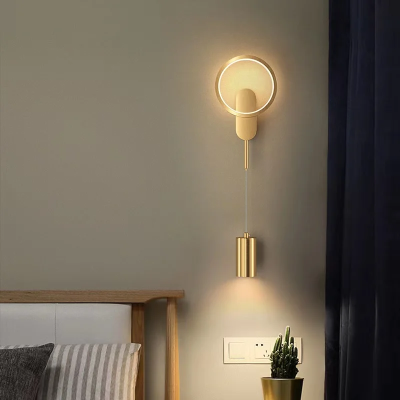 Lampu sorot LED minimalis Modern, lampu dekoratif latar belakang Sofa dalam ruangan minimalis Modern dengan lampu sorot