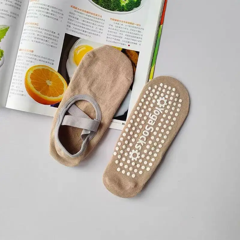 Professionelle Yoga-Socken für Damen, rutschfest, für Pilates und Indoor-Übungen, mit Kreuzriemen für Frühling und Sommer, für Bodenübungen. – Detail 11