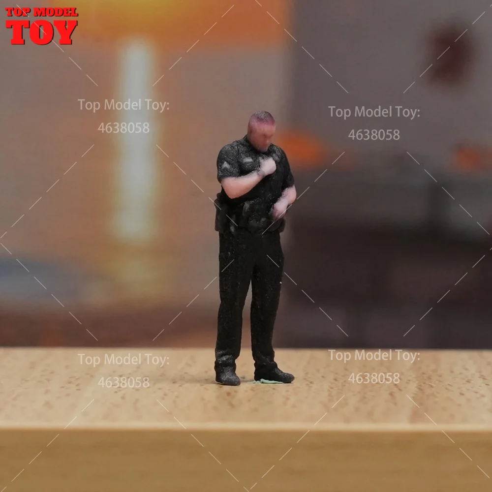 

1/64 1/87 1/43 1/24 1/18 Scale Fat Police Hold Walkie-talkie 3D Print Male Scene Props Figures Model For Cars Vehicles Toy