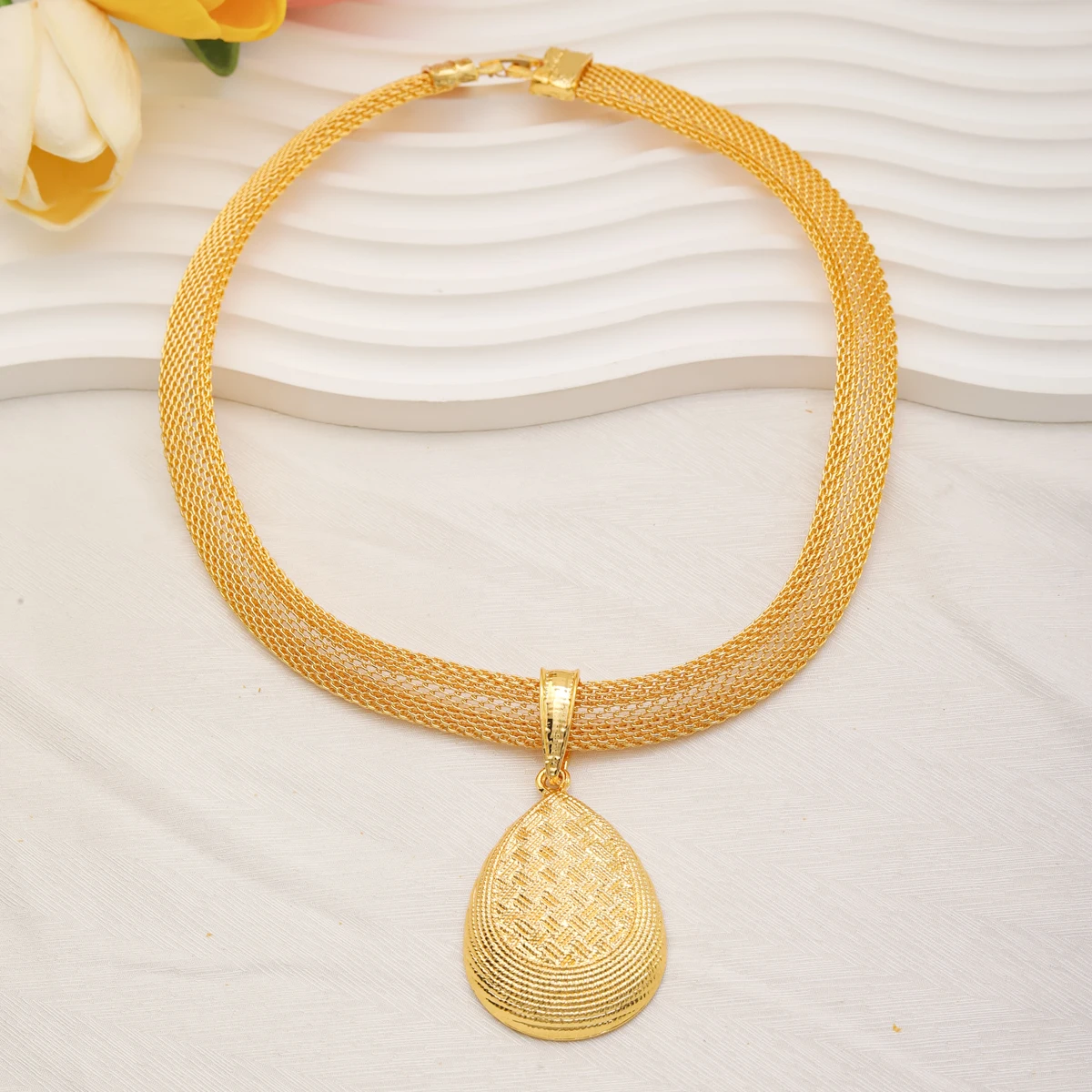 Liffly Dubai Gold Color Jewelry Sets for Women Water Droplet Pendant Necklace Bracelet Earrings African Wedding Bridal Jewellery