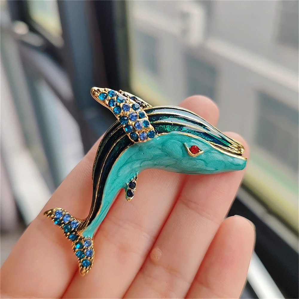 Trendy Enamel Inlaid Rhinestone Cute Blue Whale Brooches for Women Jewelry Gifts Elegant Temperament Animal Brooch Pins Female