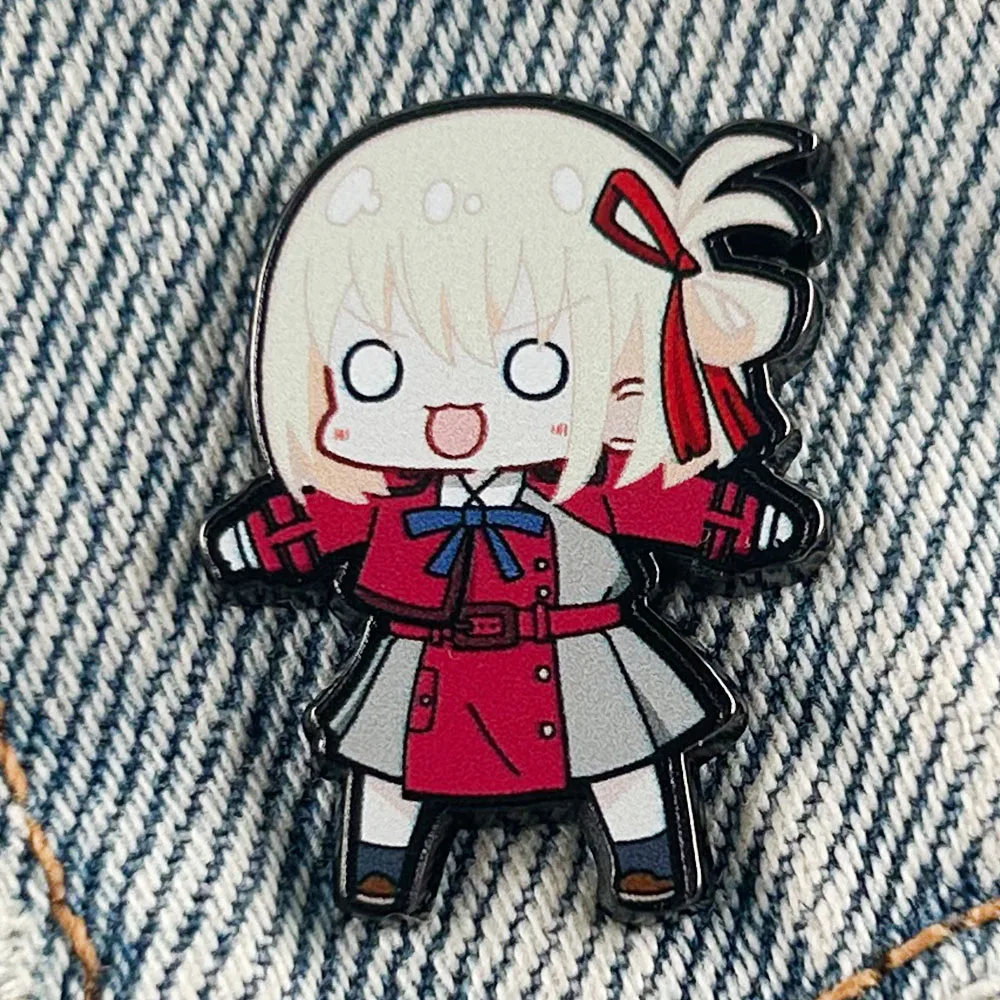 Insignia de Chibi Chisato Nishikigi Lycoris, Pin esmaltado de retroceso, Mini joyería bonita, periférico de animé, regalo de Cosplay decorativo
