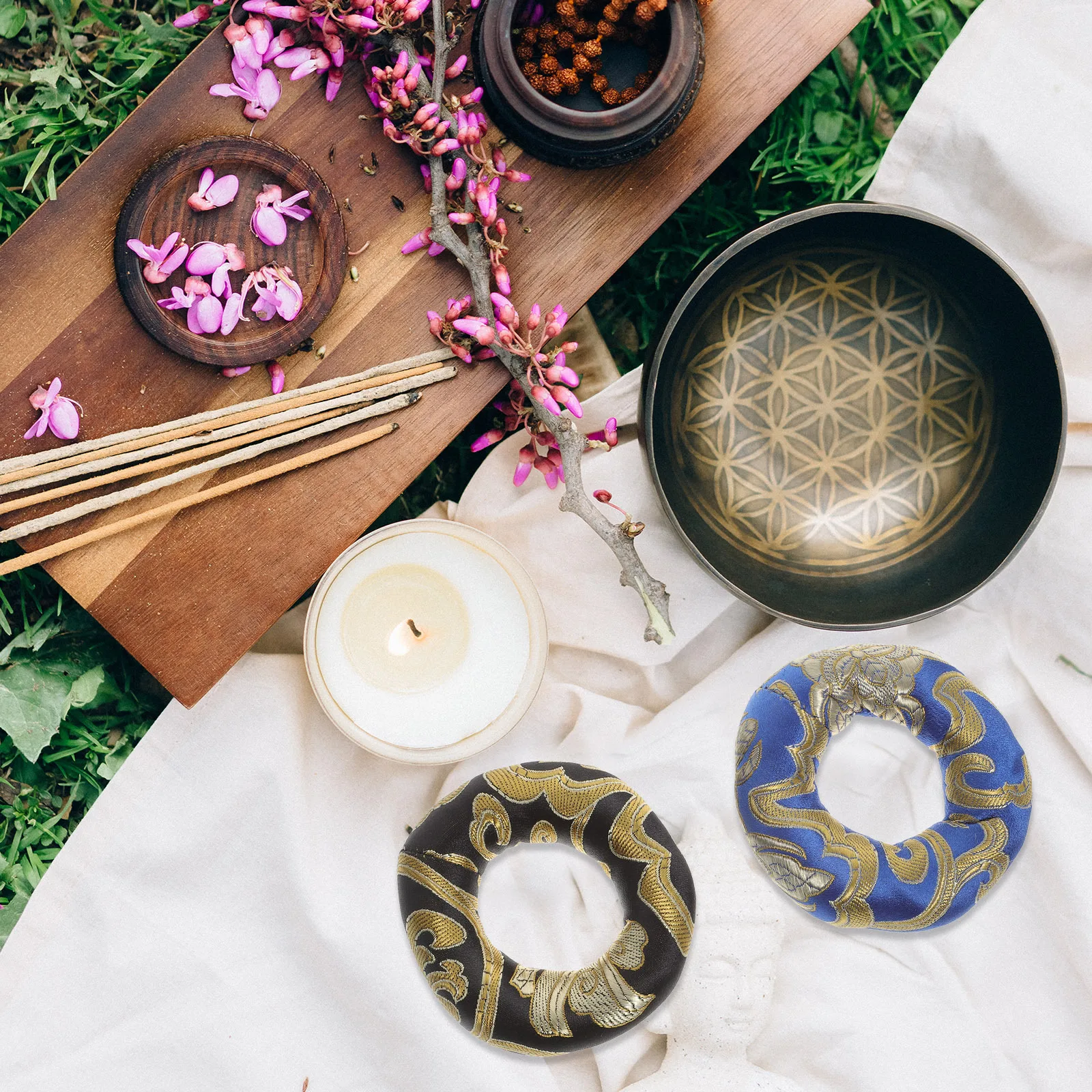 

2Pcs Random Color Singing Bowl Cushions Premium Buddhist Sound Bowl Pads Meditation Supplies Buddhism Products