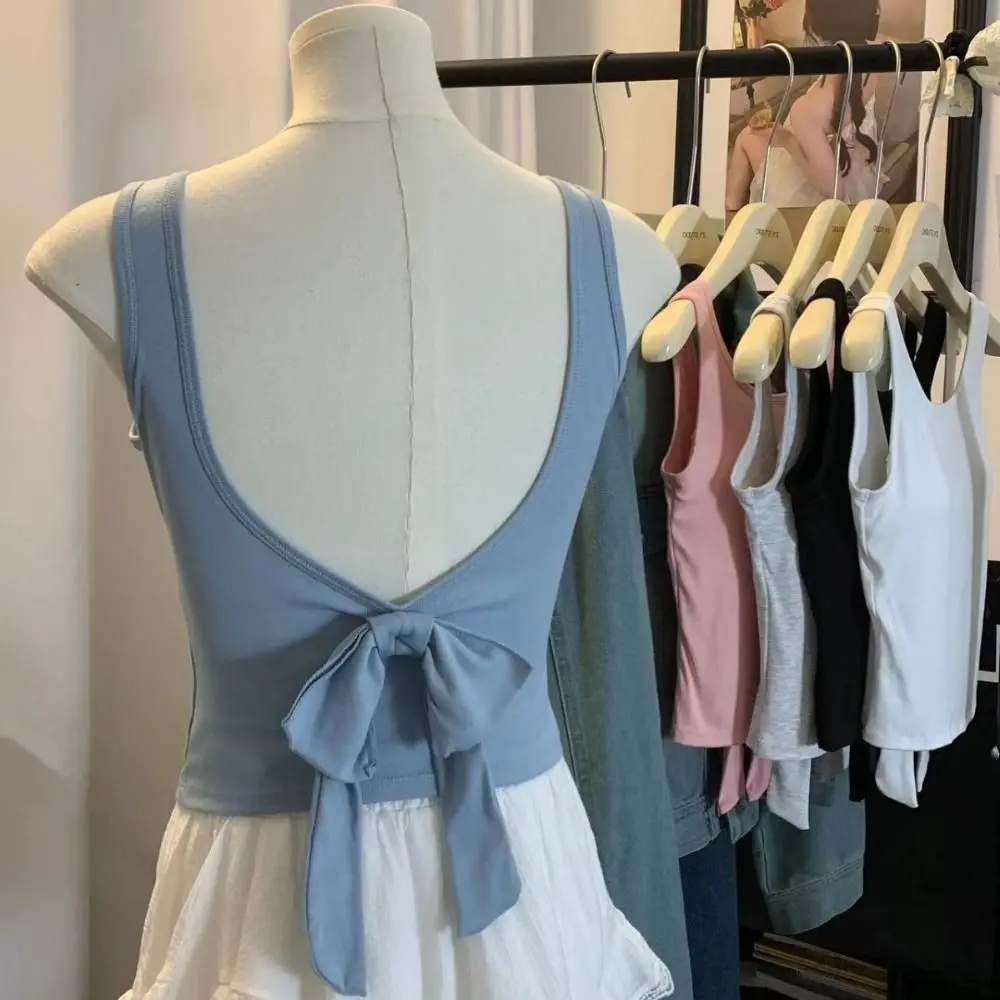 قميص قصير ناعم بدون أكمام بدون أكمام بلون سادة مع فيونكة كورية على شكل فيونكة علوية بقصة ضيقة ملابس الشارع الشهير مع وسادات صيفية على شاطئ البحر