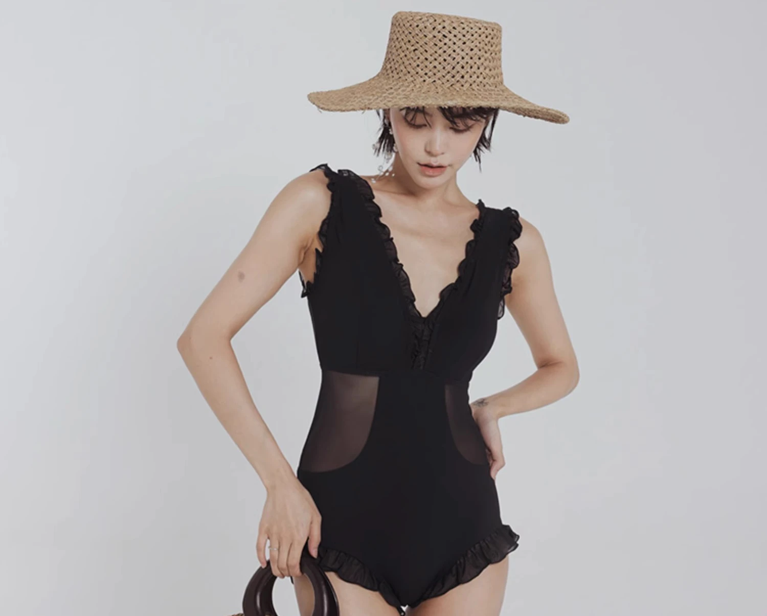 Temperamento Sexy cuello en V clásico negro Triangular de una pieza traje de baño Sexy verano niñas nuevo sin espalda hueco piscina playa traje de baño