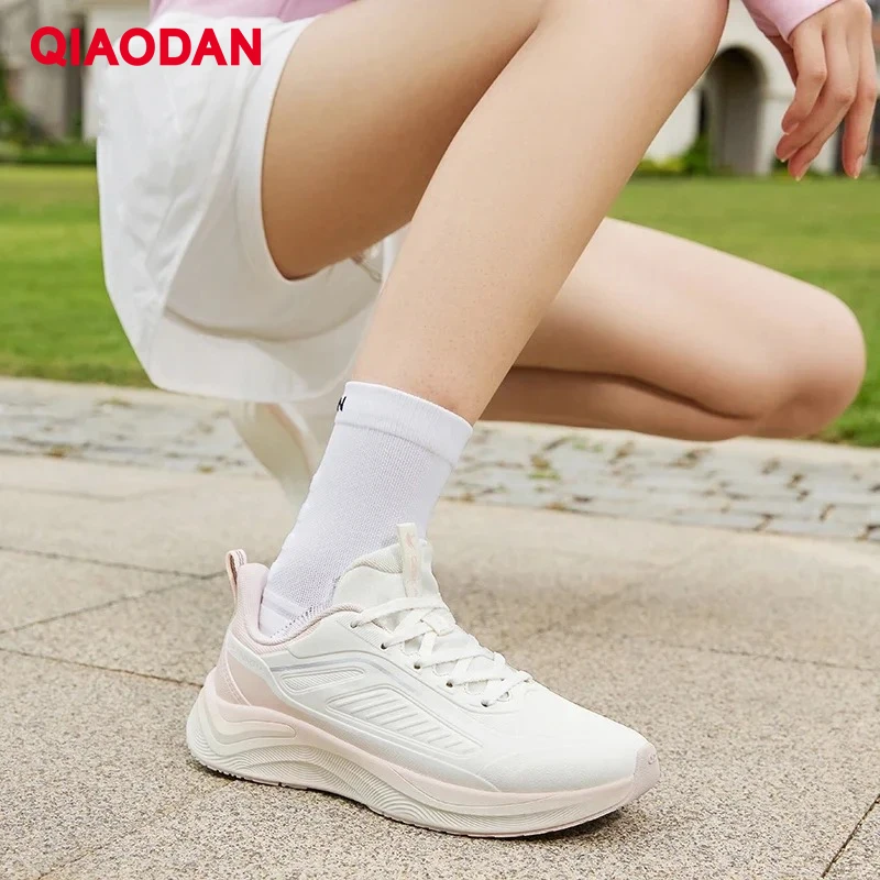 

QIAODAN Rain Wing 4,0 водонепроницаемые кроссовки женские, новинка 2025, осенняя кожаная противоскользящая легкая спортивная обувь QXB022244007G