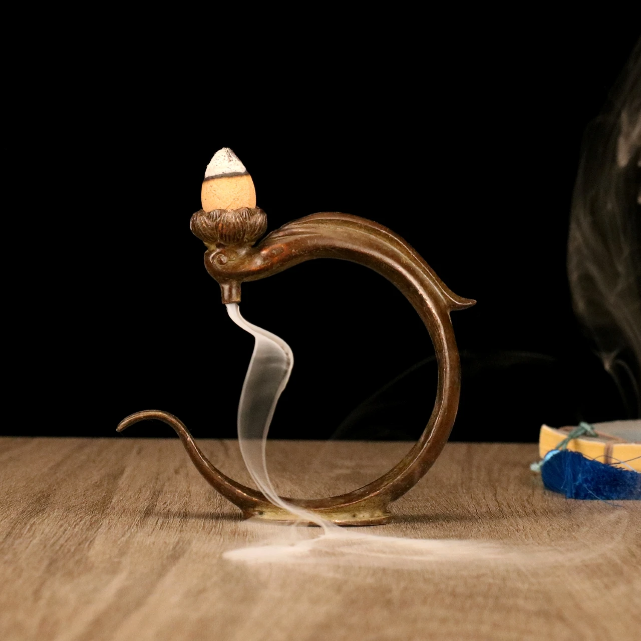 Elegant Alloy Fish Flow Incense Burner - Perfect Decorative Sculpture for Home, Tea Table, and Car Entrance