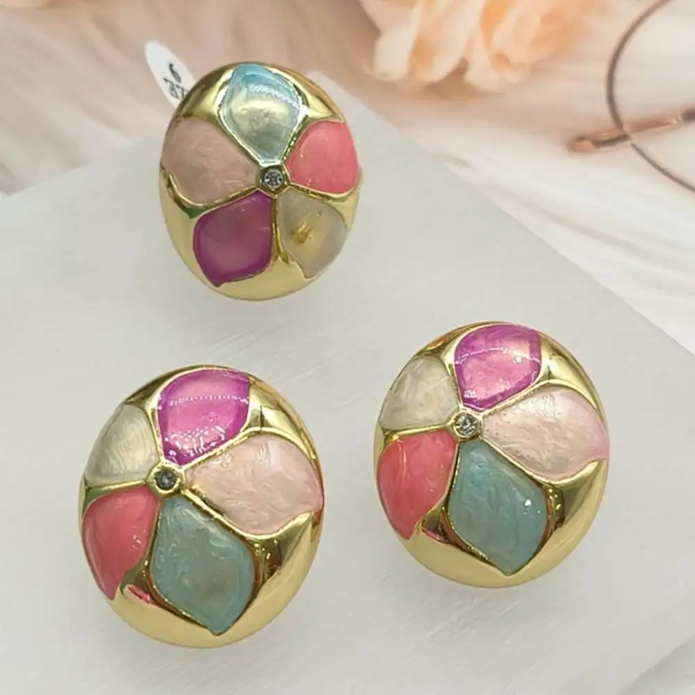Farbiges Emaille-Ohrringe- und Ring-Set für Damen, modische Ohrringe und Ringe, Schmuckaccessoires, vergoldeter Ring, für festliche Anlässe, den Alltag und Partys. – Detail 5