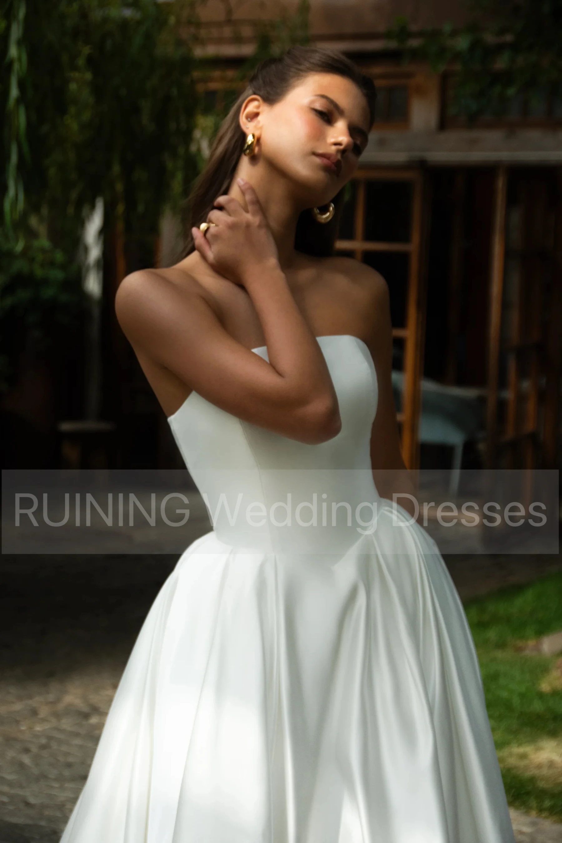 ชุดแต่งงานแบบไม่มีสายราคาประหยัด ปี 2025 ชุดเจ้าสาวทรงเอไลน์แบบเจ้าหญิง ผ้าซาตินเรียบง่าย ชุดราตรีงานพรอมยาวสำหรับงานแต่งงาน