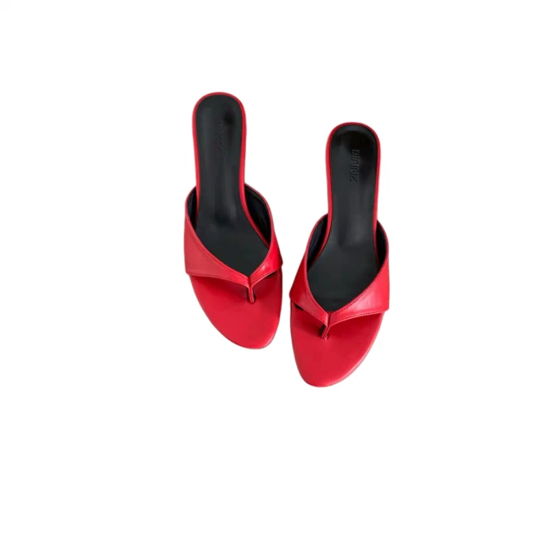 

Summer 2026 Collection: Round-toe stiletto sandals; elegant heeled flip-flops