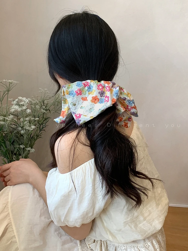 Floral Scrunchie for Women - Lace Design, Perfect for Low Buns and Summer Hairstyles, Adds a Delicate Touch to Your Look.