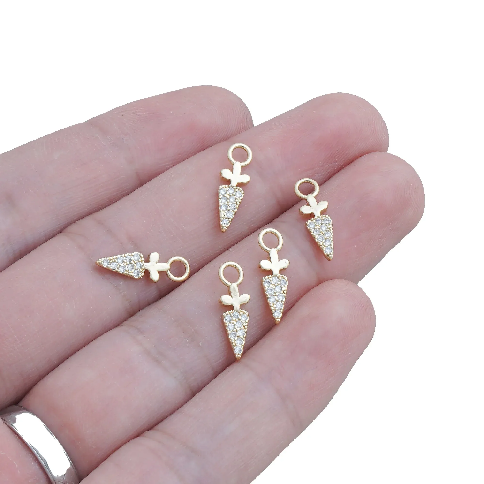 

14k Gold Filled Carrot Pendant,Crystal Zircon Carrot Charm,Gold Vegetable Pendant,Bunny Carrot Charm DIY 10423052