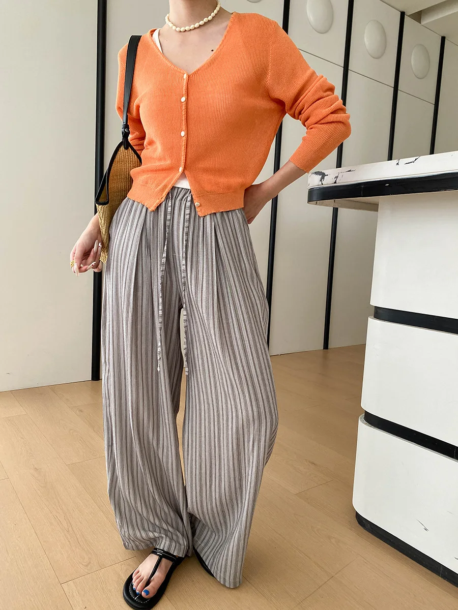 Sommerliche gestreifte, locker sitzende Freizeithose mit hoher Taille für Damen – Detail 22