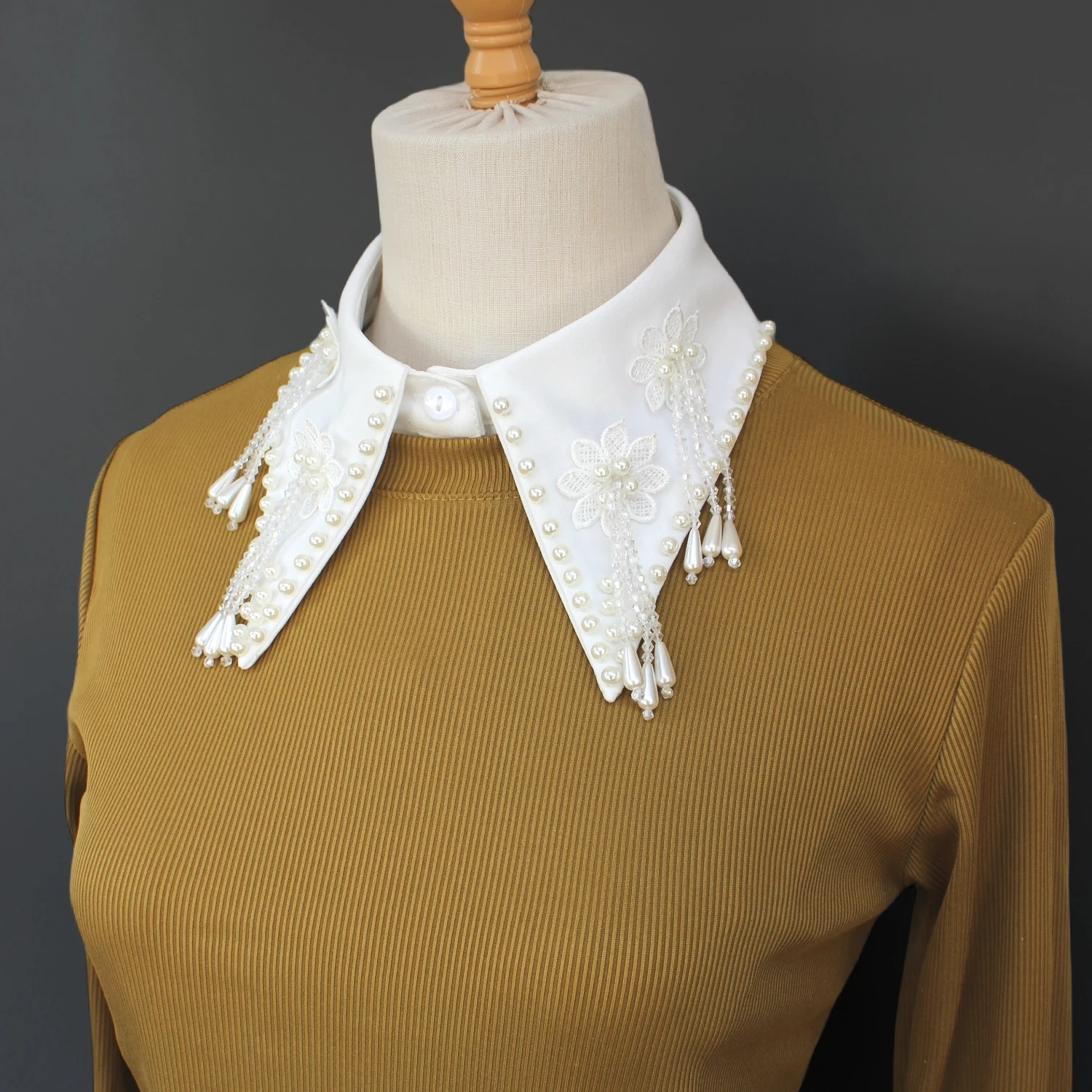قطعة واحدة من نسخة فاخرة ذات ياقة كاذبة مطرزة يدويًا بالكامل، زخرفة ياقة نسائية مع زخرفة شرابة وفيونكة،